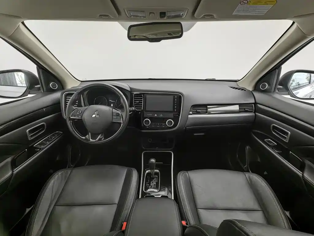 Mitsubishi Outlander — миниатюра 5