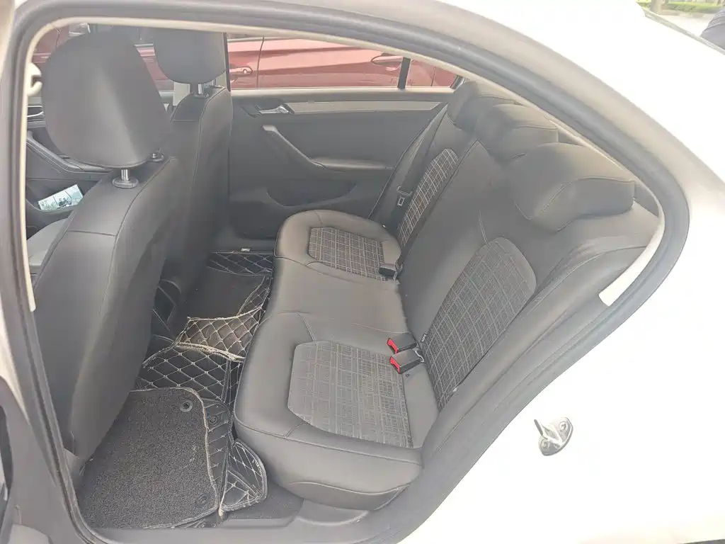 Volkswagen Jetta — миниатюра 14