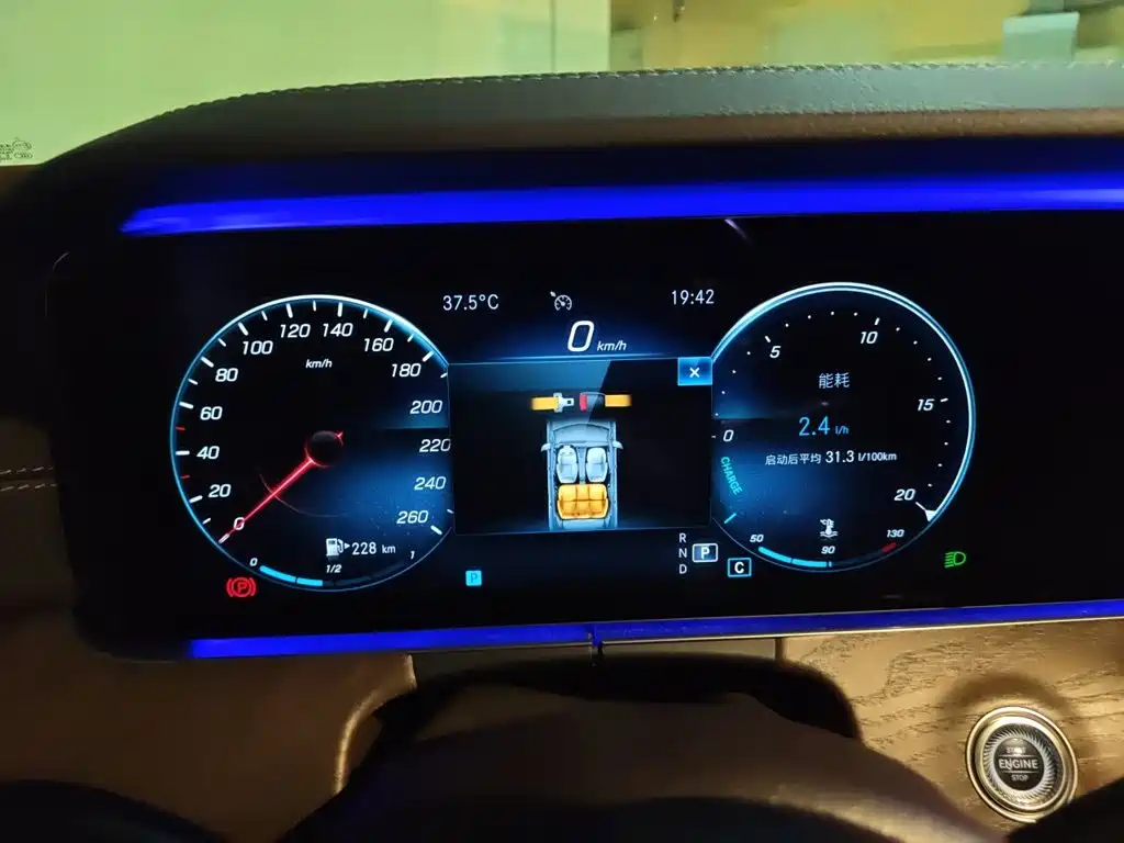Mercedes-Benz E-Class — миниатюра 8