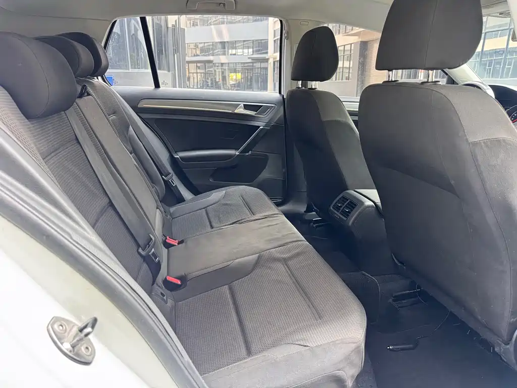 Volkswagen Golf — миниатюра 9