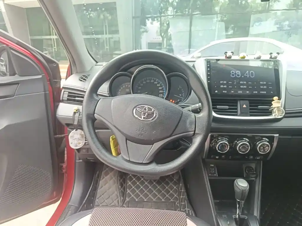 Toyota Yaris L — миниатюра 11