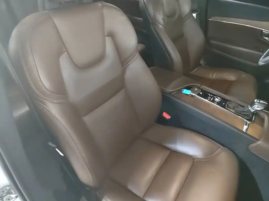 Volvo XC90 — миниатюра 25