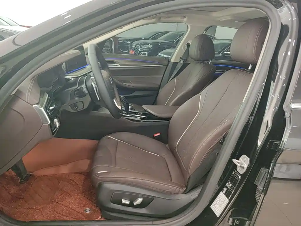 BMW 5 Series — миниатюра 15