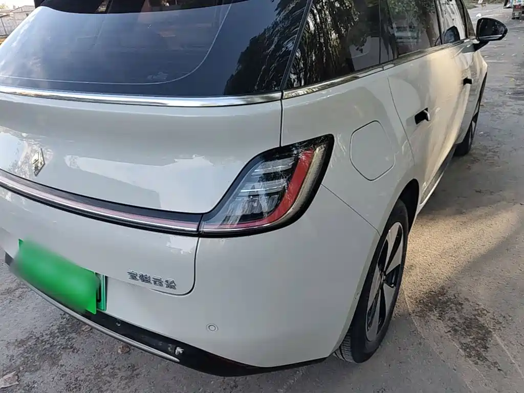 Baojun Yunduo — миниатюра 8