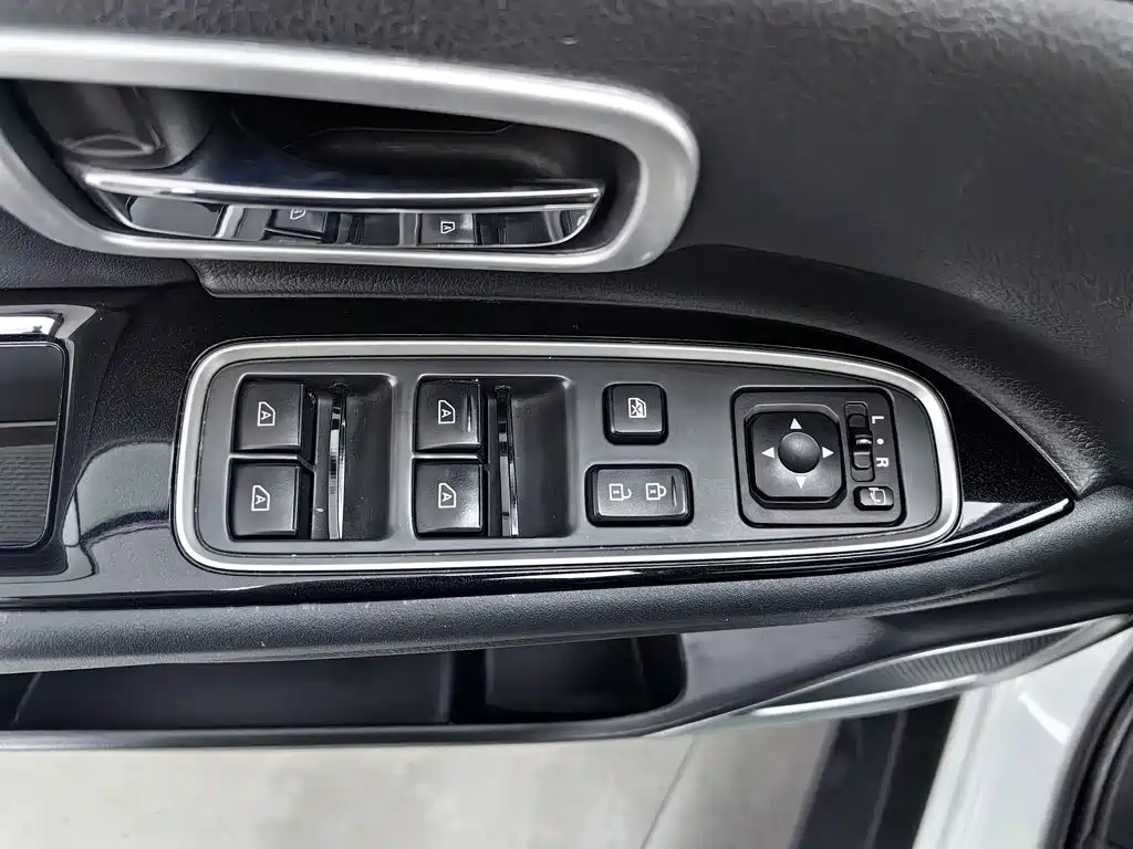 Mitsubishi Outlander — миниатюра 9