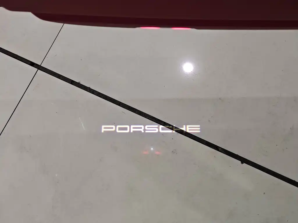 Porsche Cayenne — миниатюра 7