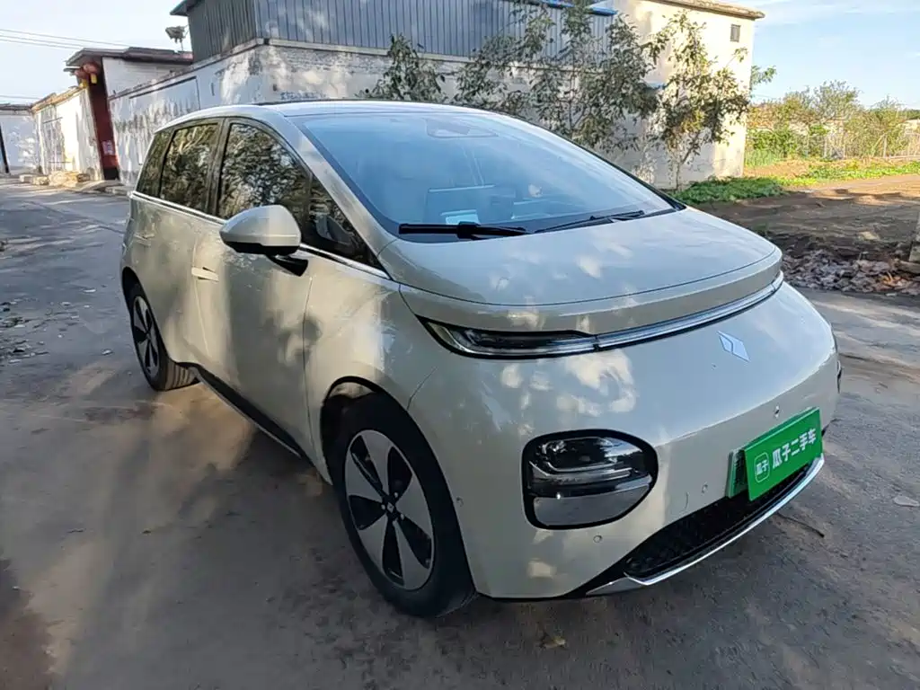 Baojun Yunduo — миниатюра 4