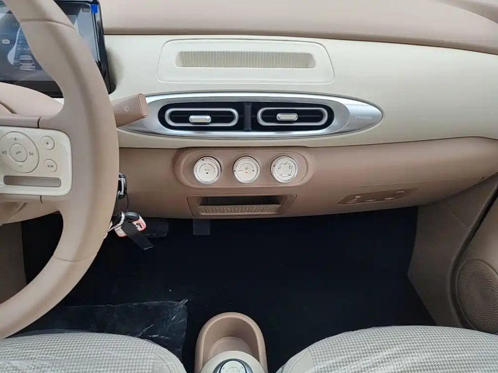 Wuling MINIEV — миниатюра 13