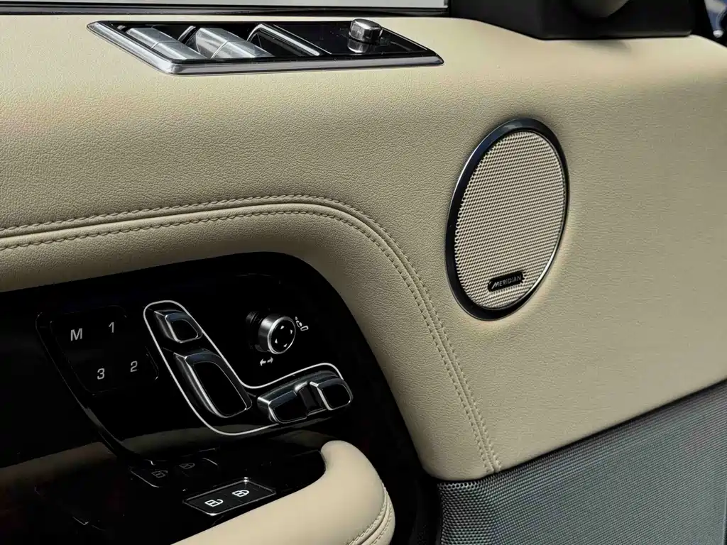 Land Rover Range Rover — миниатюра 7