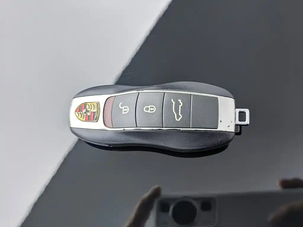 Porsche Cayenne — миниатюра 11