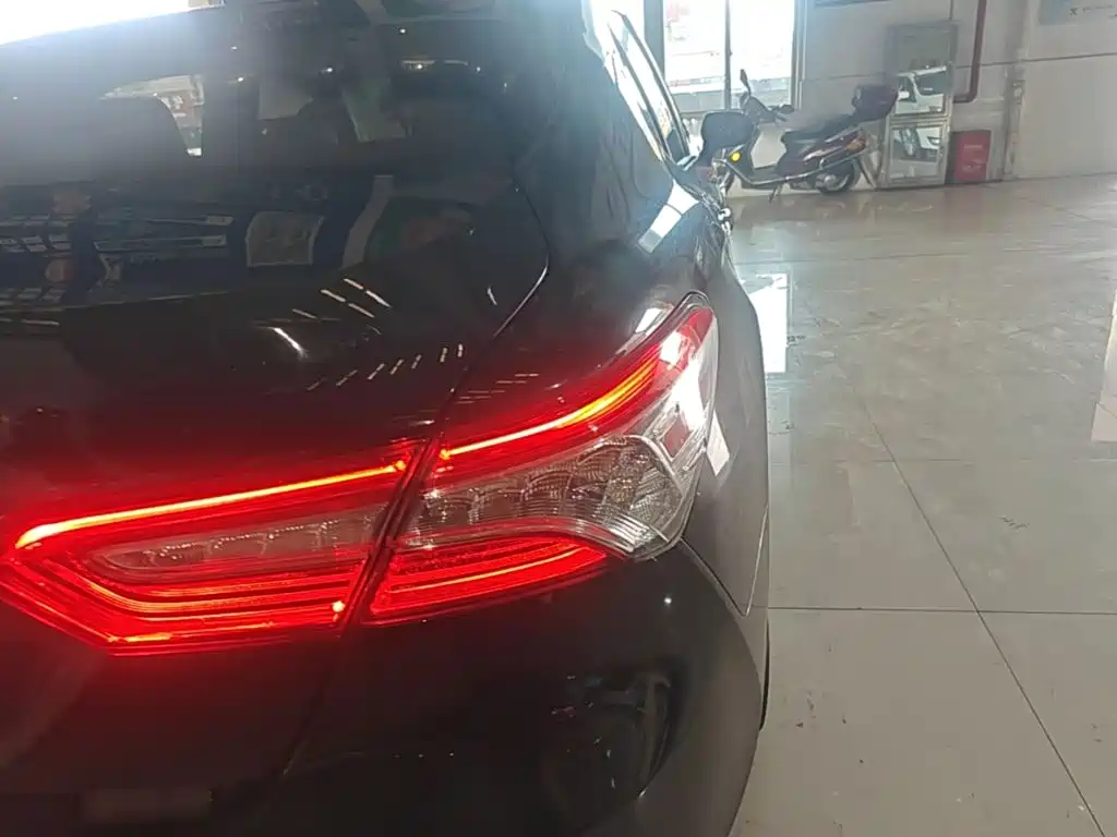 Toyota Camry — миниатюра 8