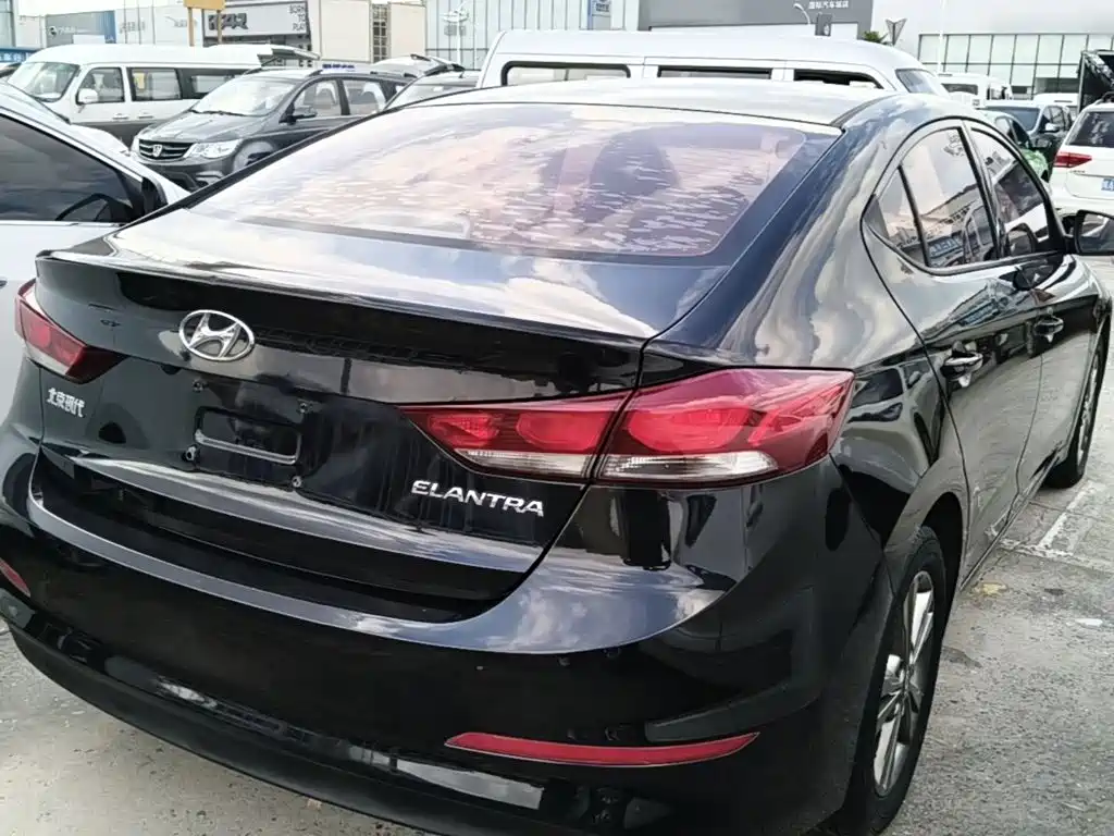 Hyundai Elantra — миниатюра 7