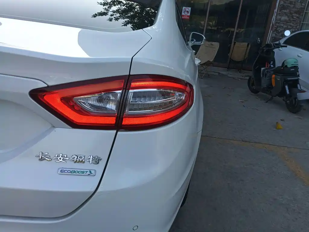 Ford Mondeo — миниатюра 8