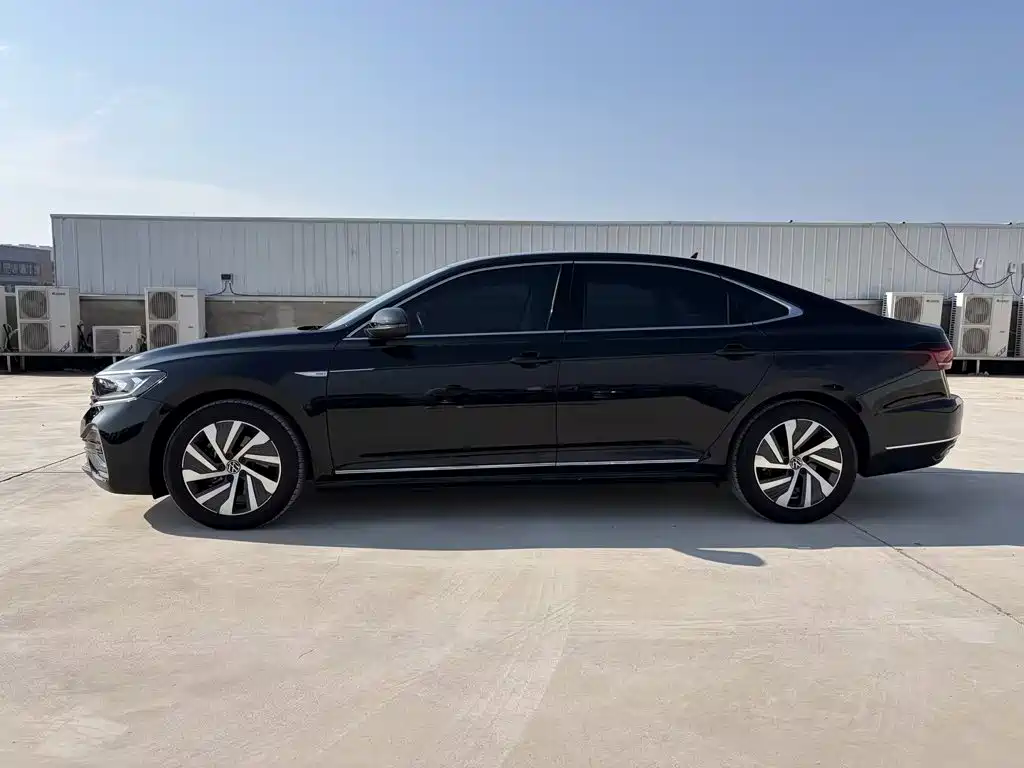 Volkswagen Passat PHEV — миниатюра 4