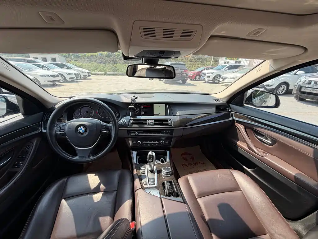 BMW 5 Series — миниатюра 9