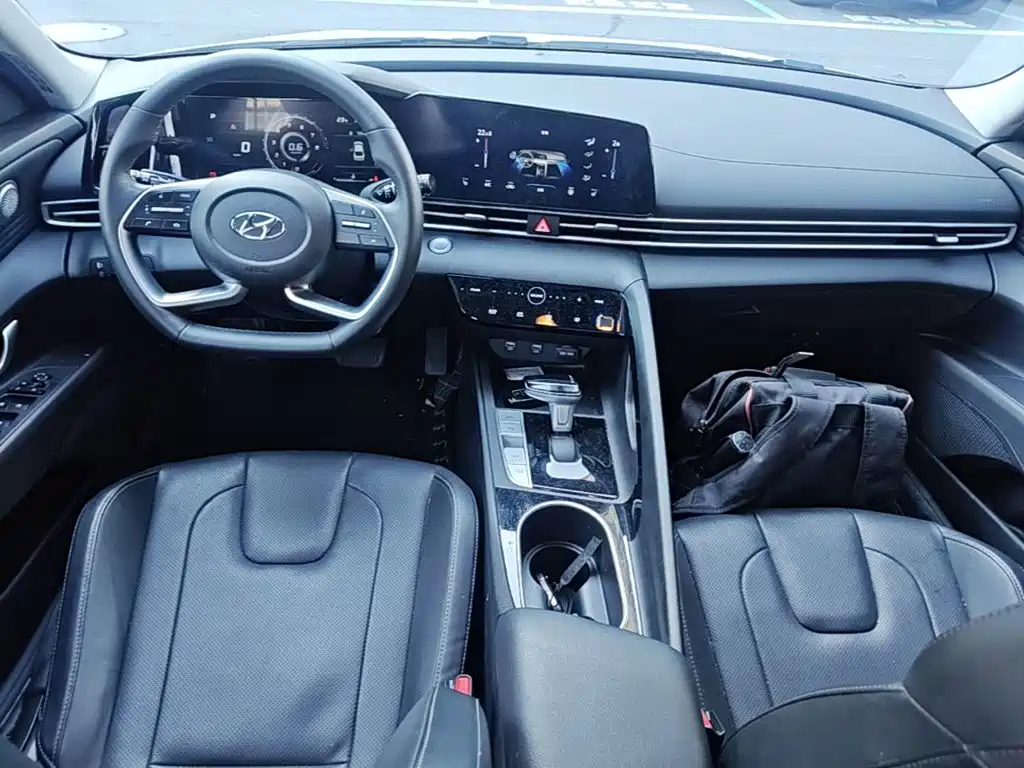 Hyundai Elantra — миниатюра 14