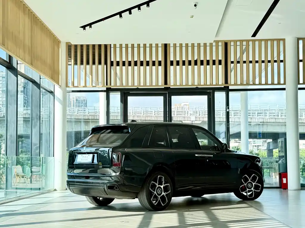 Rolls-Royce Cullinan — миниатюра 3