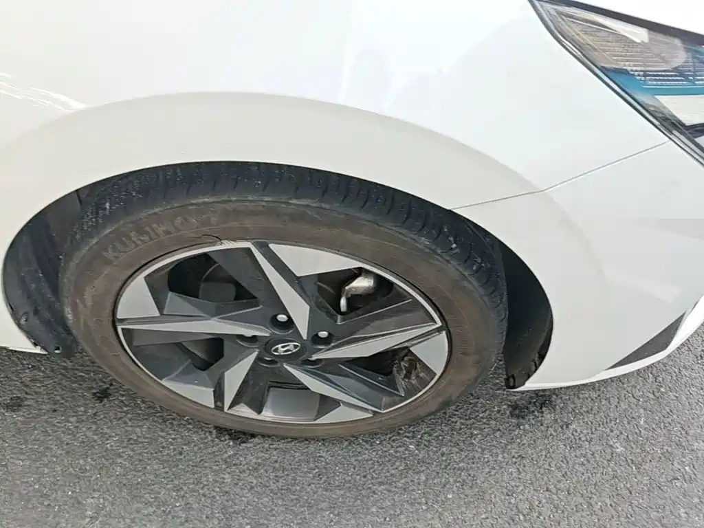 Hyundai Elantra — миниатюра 12