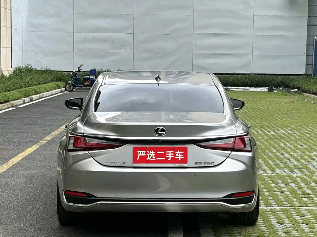 Lexus ES — миниатюра 8