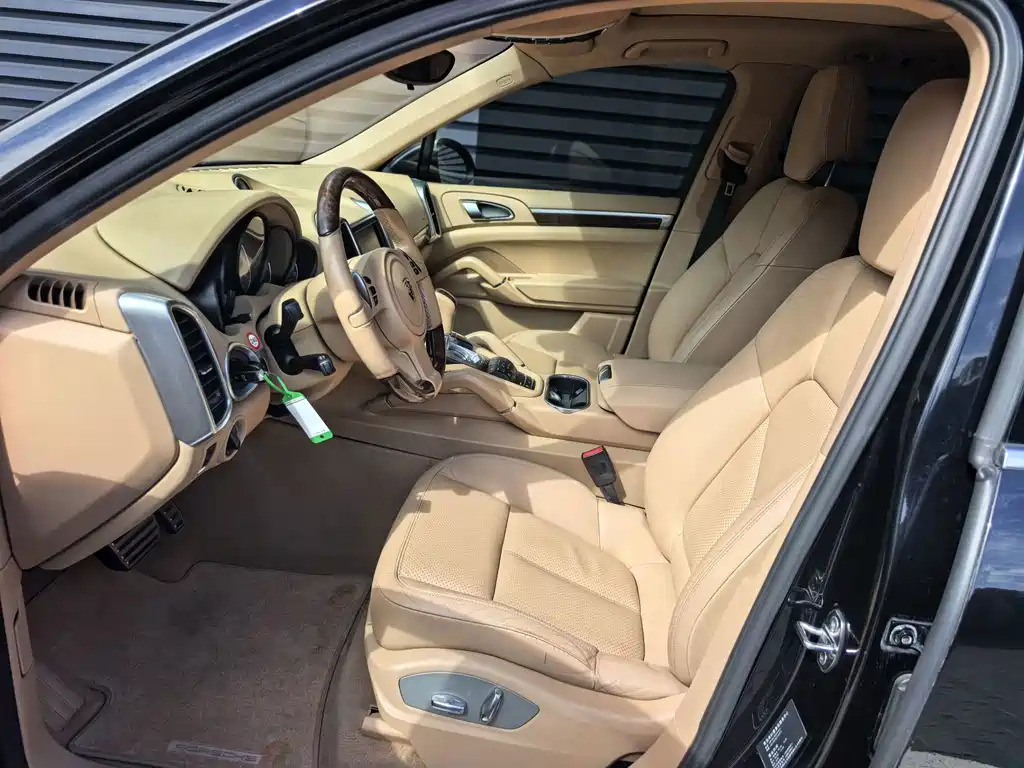 Porsche Cayenne — миниатюра 4