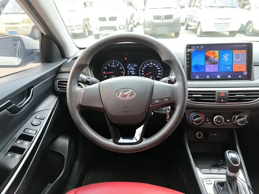 Hyundai Elantra — миниатюра 11