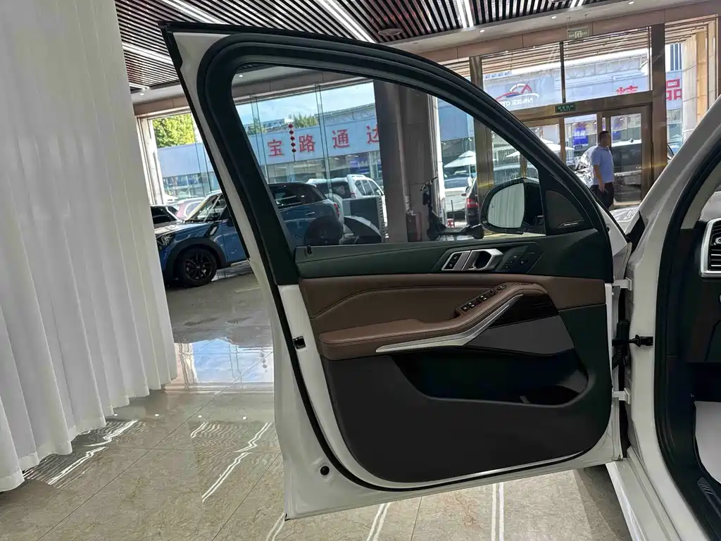 BMW X5 (Import) — миниатюра 12