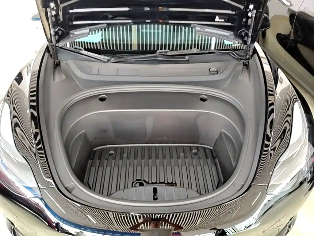 Tesla Model 3 — миниатюра 20
