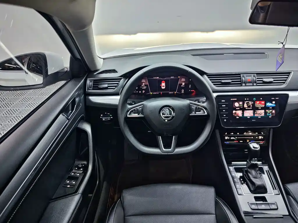 Skoda Superb — миниатюра 14