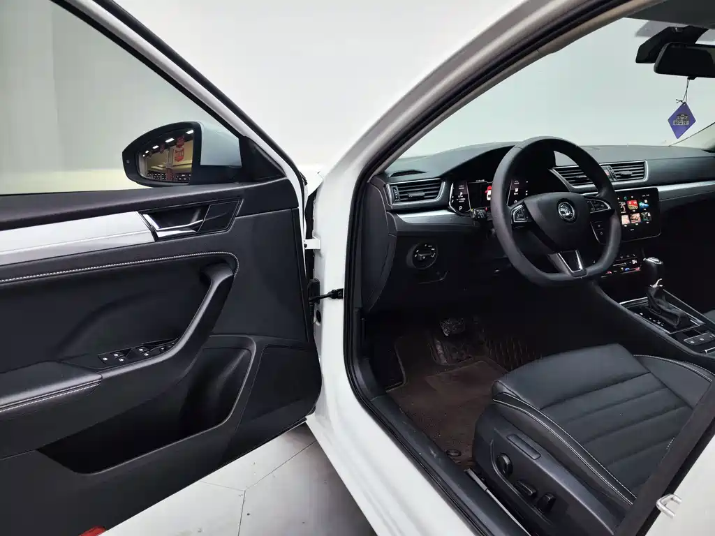 Skoda Superb — миниатюра 11