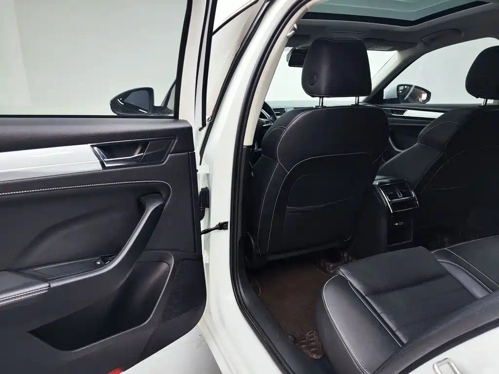 Skoda Superb — миниатюра 10