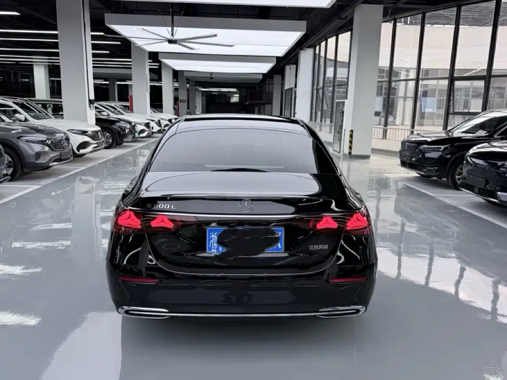 Mercedes-Benz E-Class — миниатюра 9