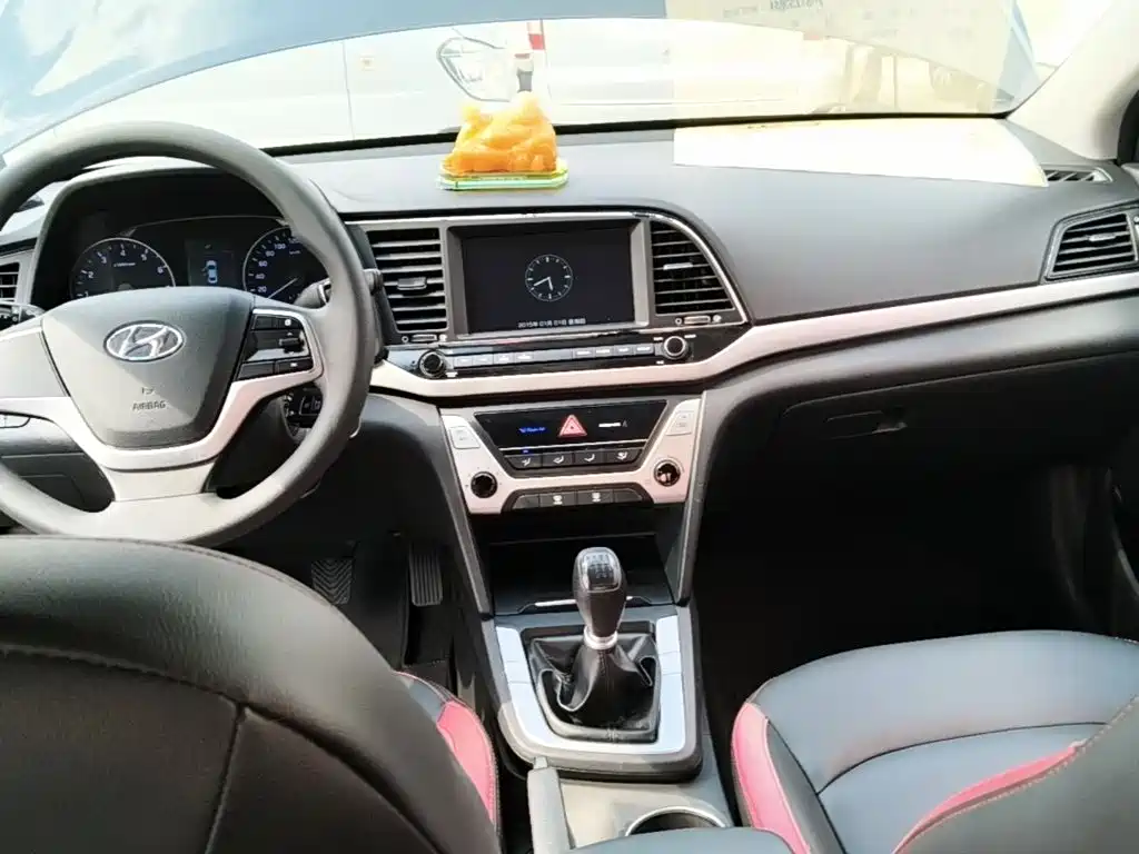 Hyundai Elantra — миниатюра 10