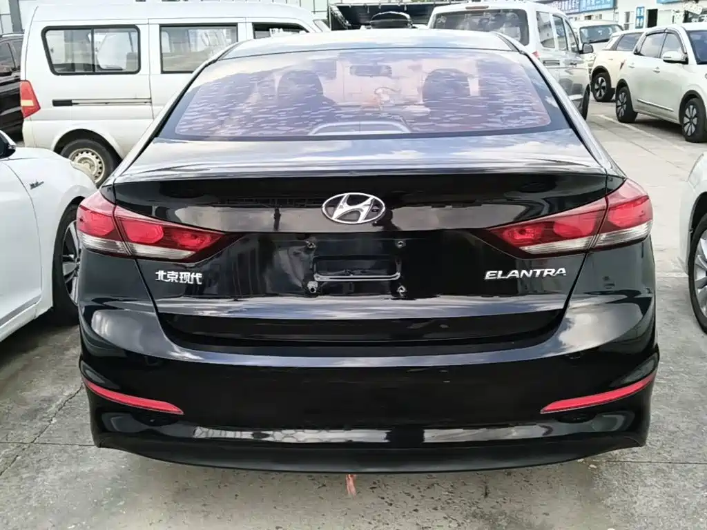 Hyundai Elantra — миниатюра 6