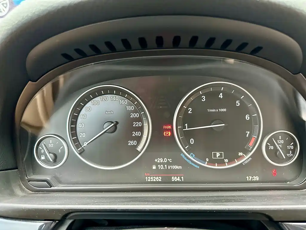 BMW 5 Series — миниатюра 13