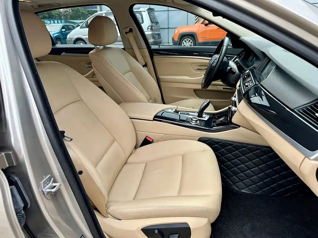 BMW 5 Series — миниатюра 12