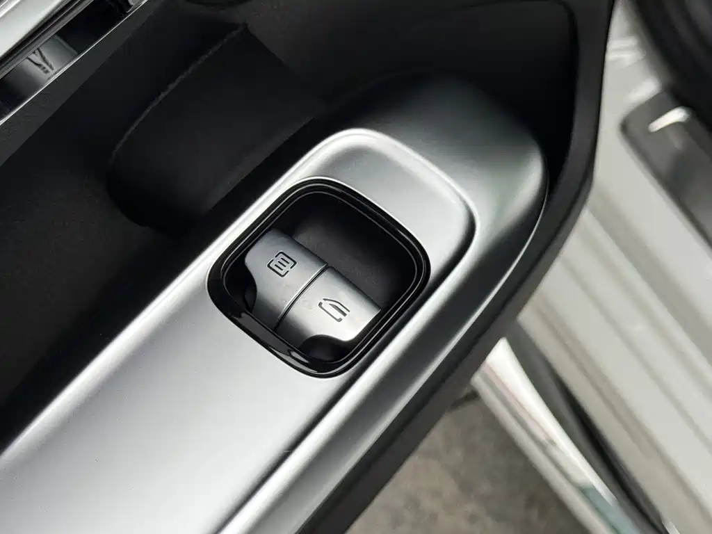 Mercedes-Benz C-Class — миниатюра 18