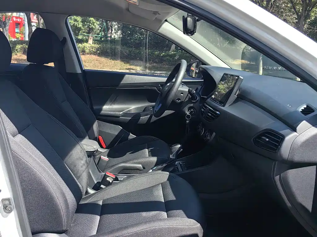 Hyundai Elantra — миниатюра 7