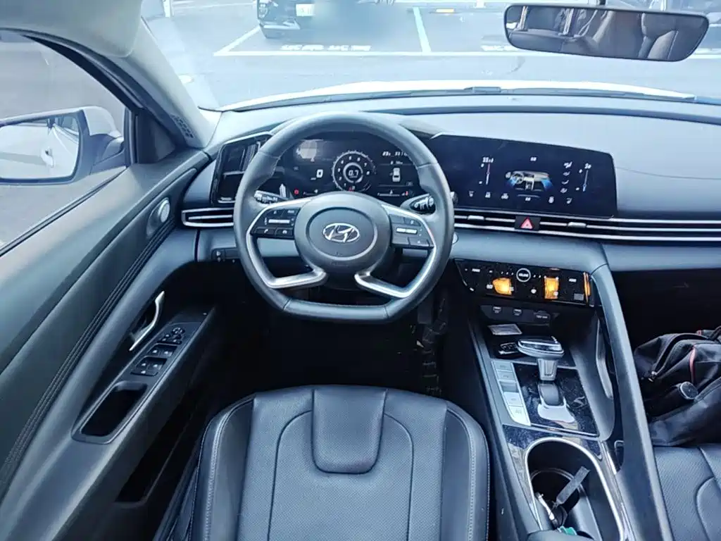 Hyundai Elantra — миниатюра 15