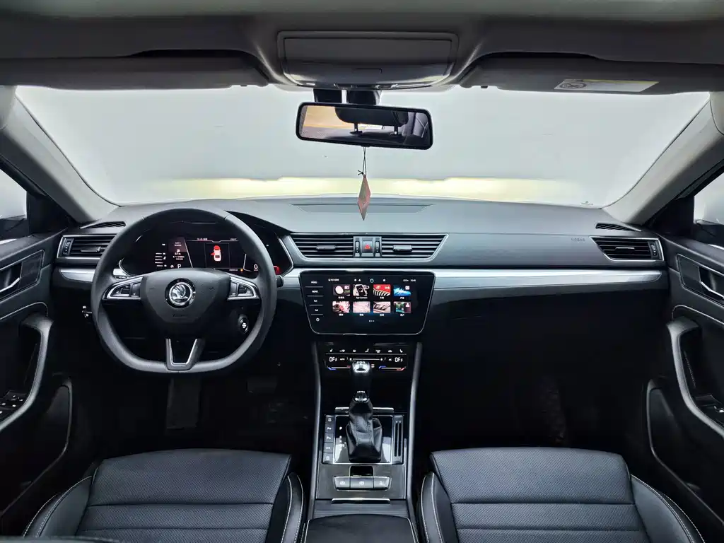 Skoda Superb — миниатюра 13