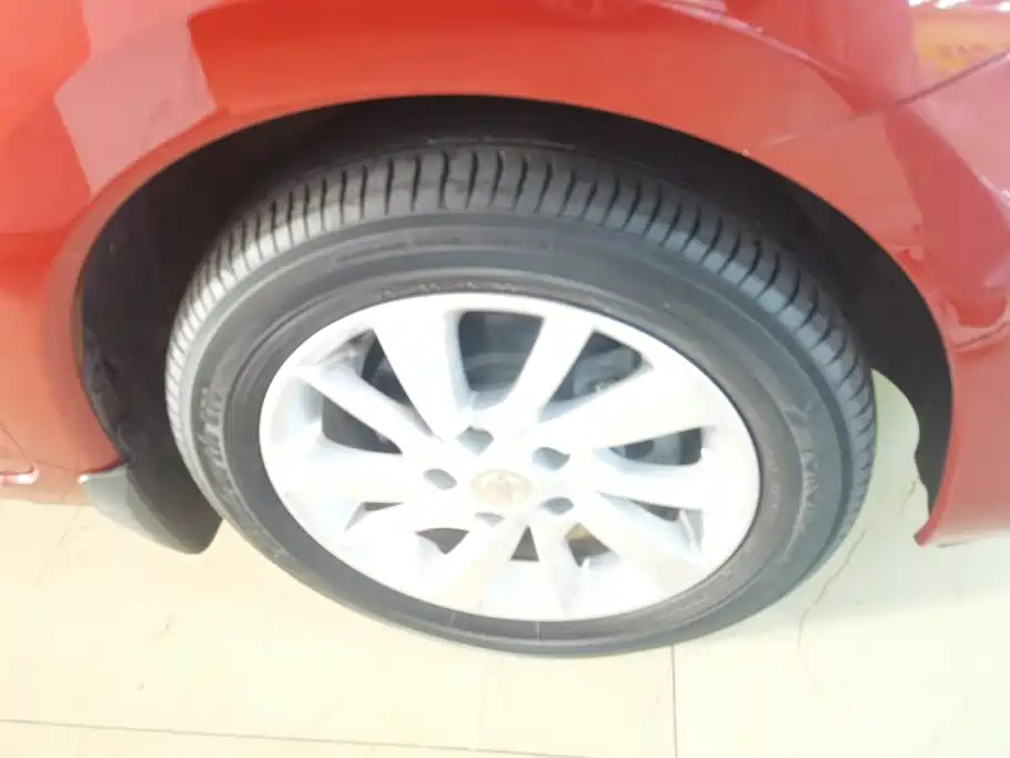 Nissan Tiida — миниатюра 6