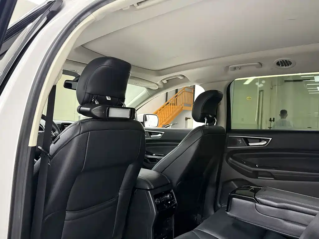 Ford Edge — миниатюра 15