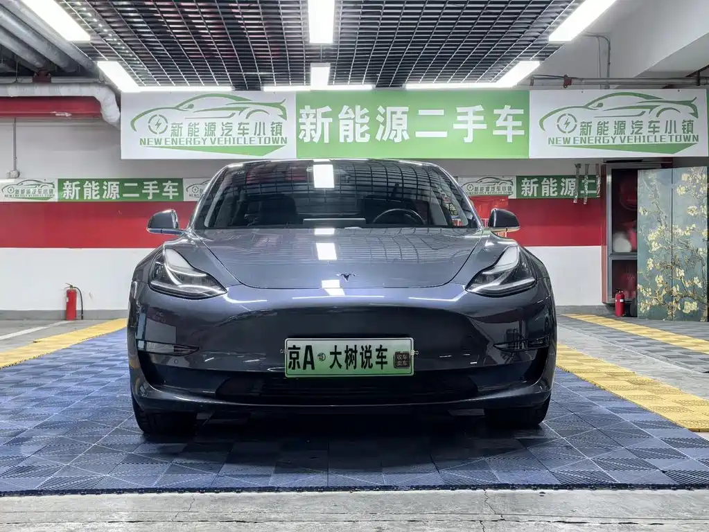 Tesla Model 3 — миниатюра 2