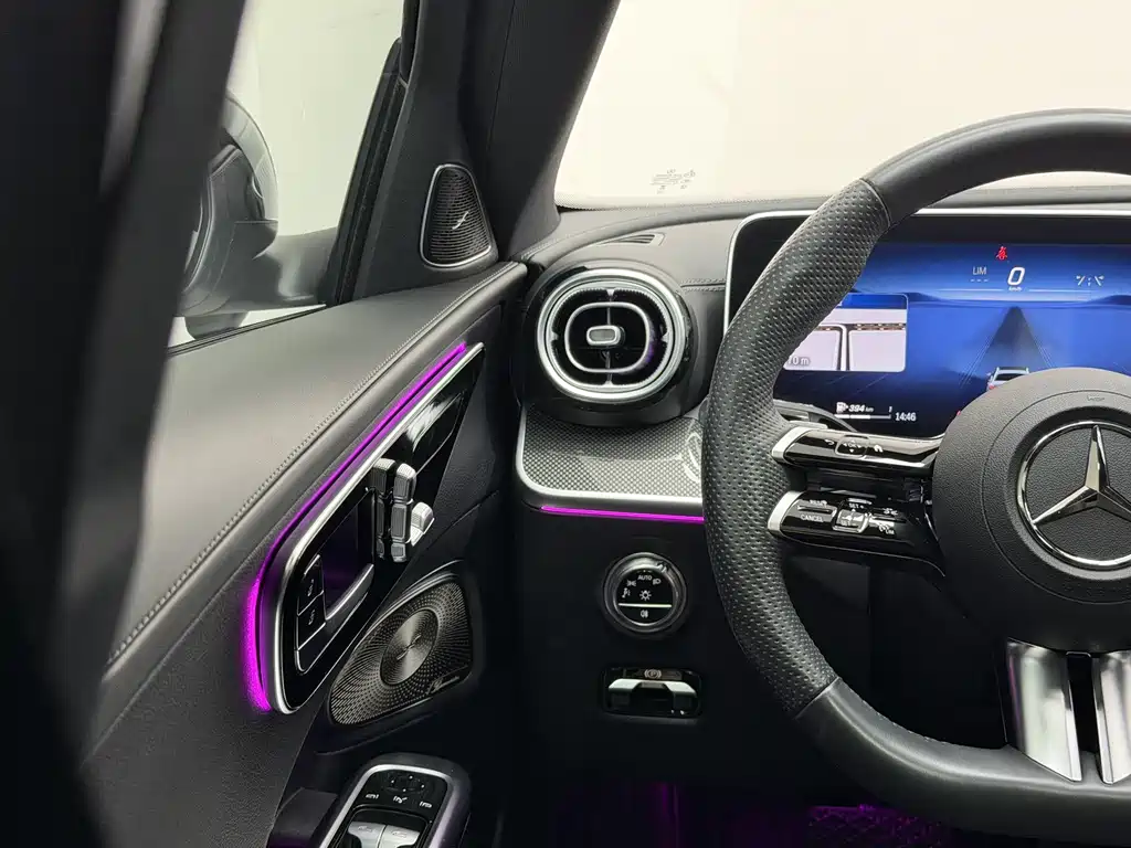 Mercedes-Benz C-Class — миниатюра 11