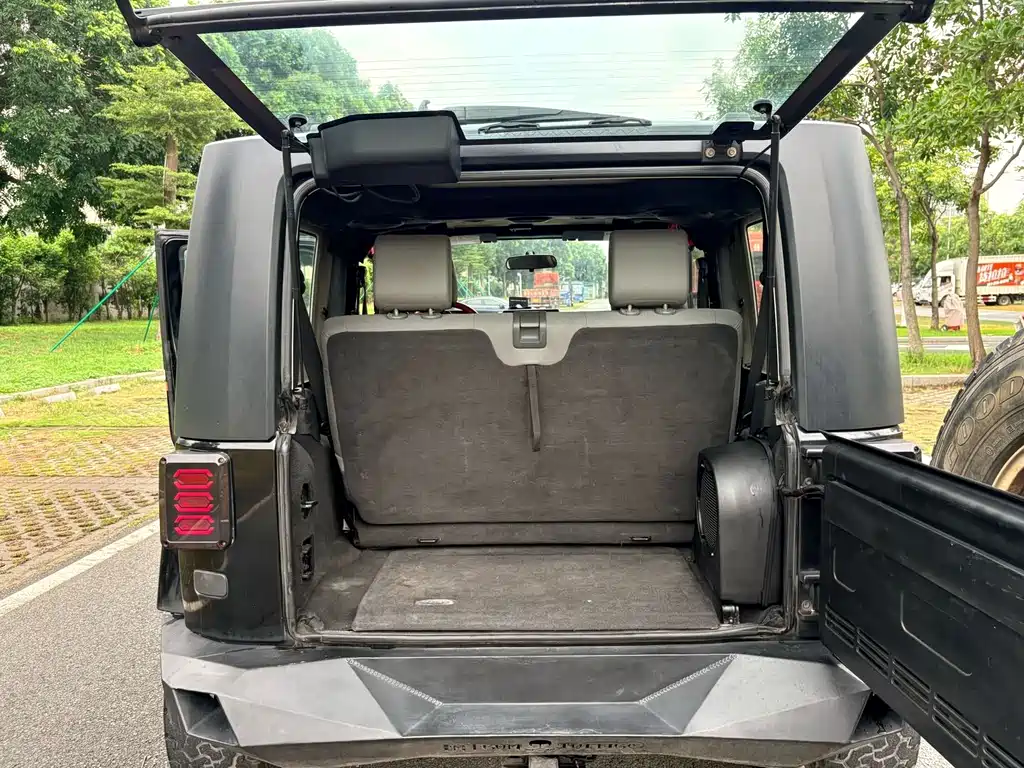 Jeep Wrangler — миниатюра 10