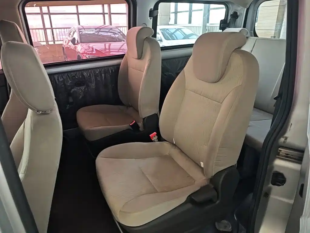 Wuling Rongguang V — миниатюра 17