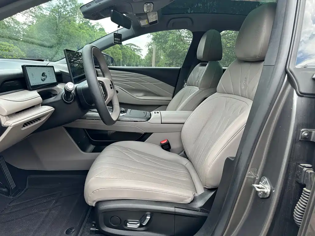Geely Galaxy Xingyao 8 130km EM-i Premium Edition, фото 18