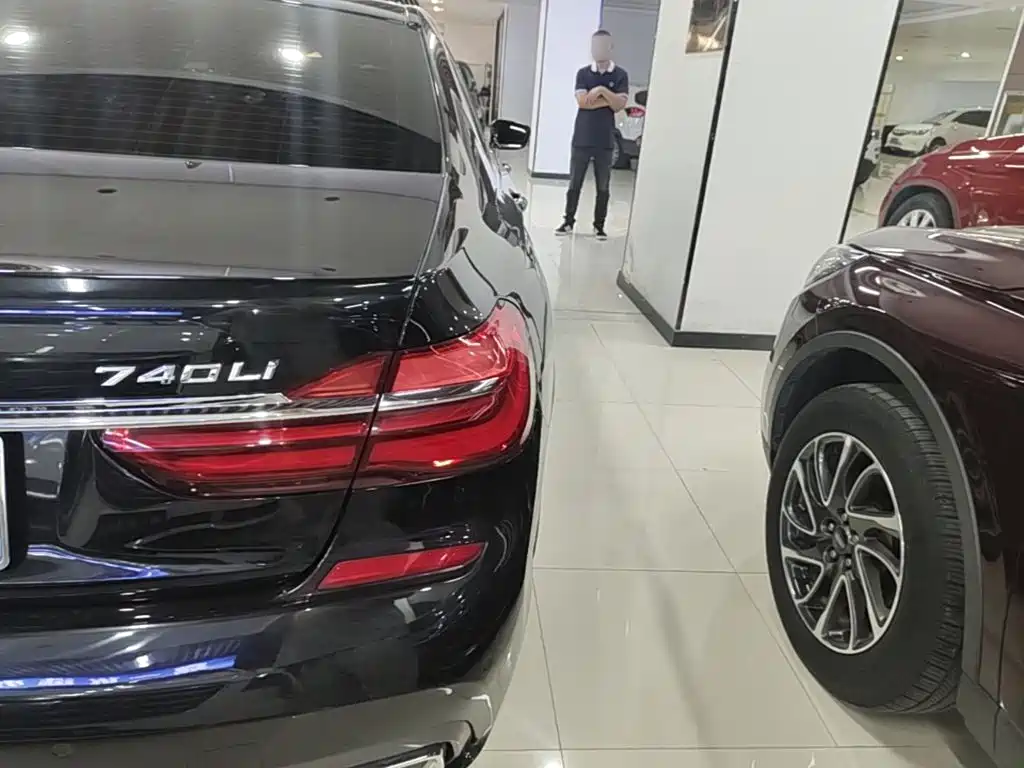 BMW 7 Series — миниатюра 8