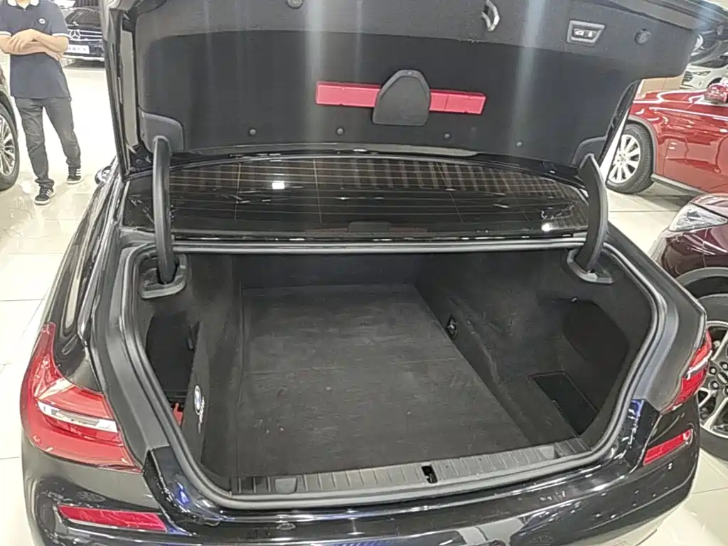 BMW 7 Series — миниатюра 19