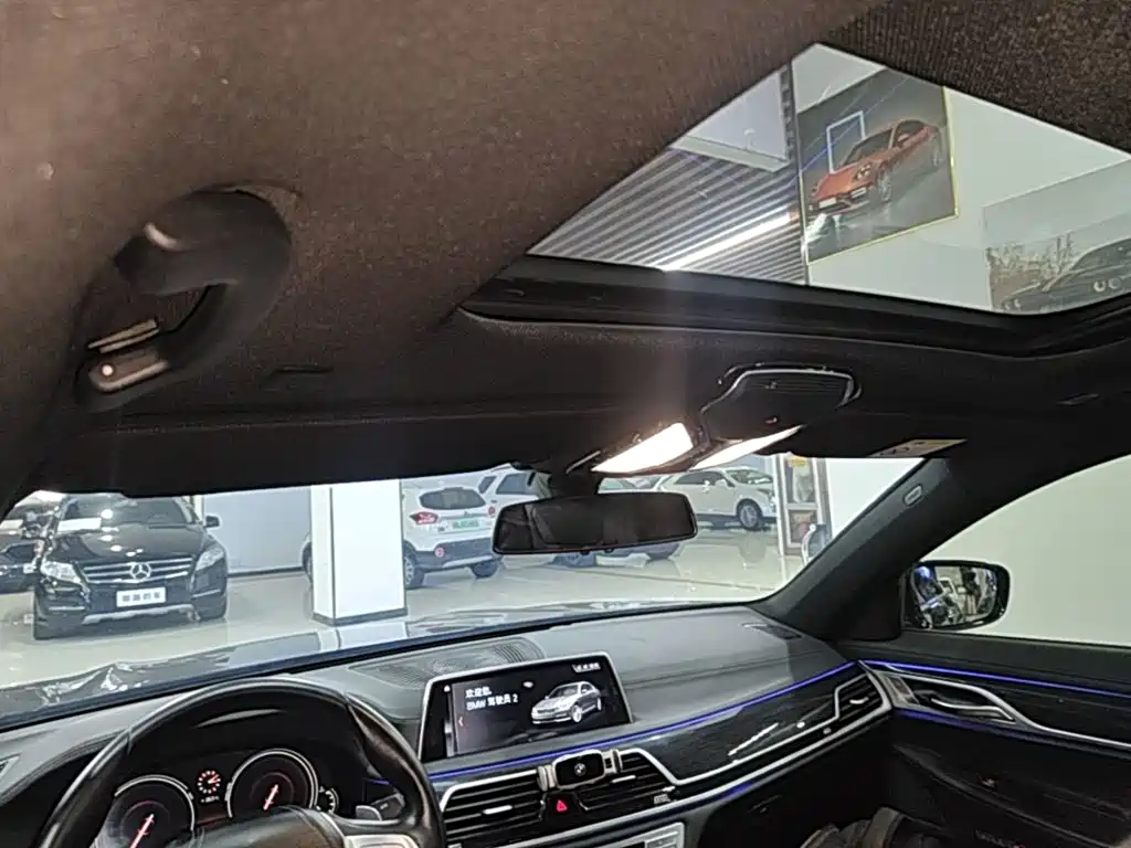BMW 7 Series — миниатюра 18