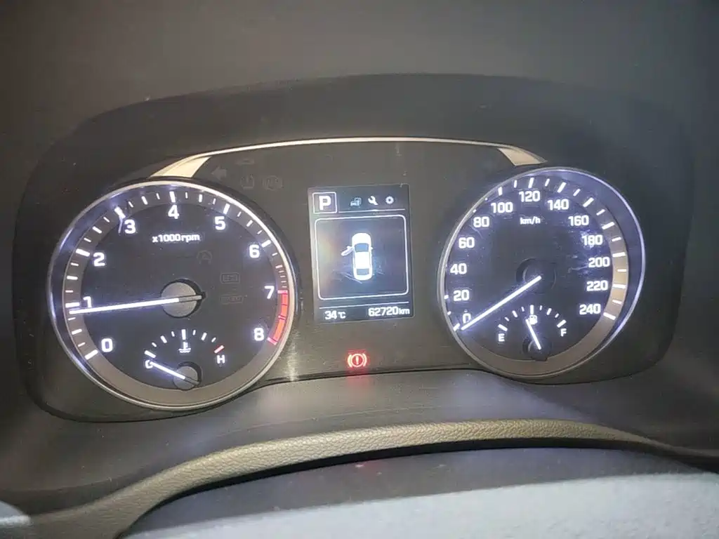 Hyundai Elantra — миниатюра 12